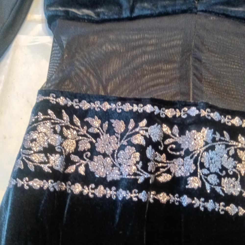 Dress - Picture 8 of 10